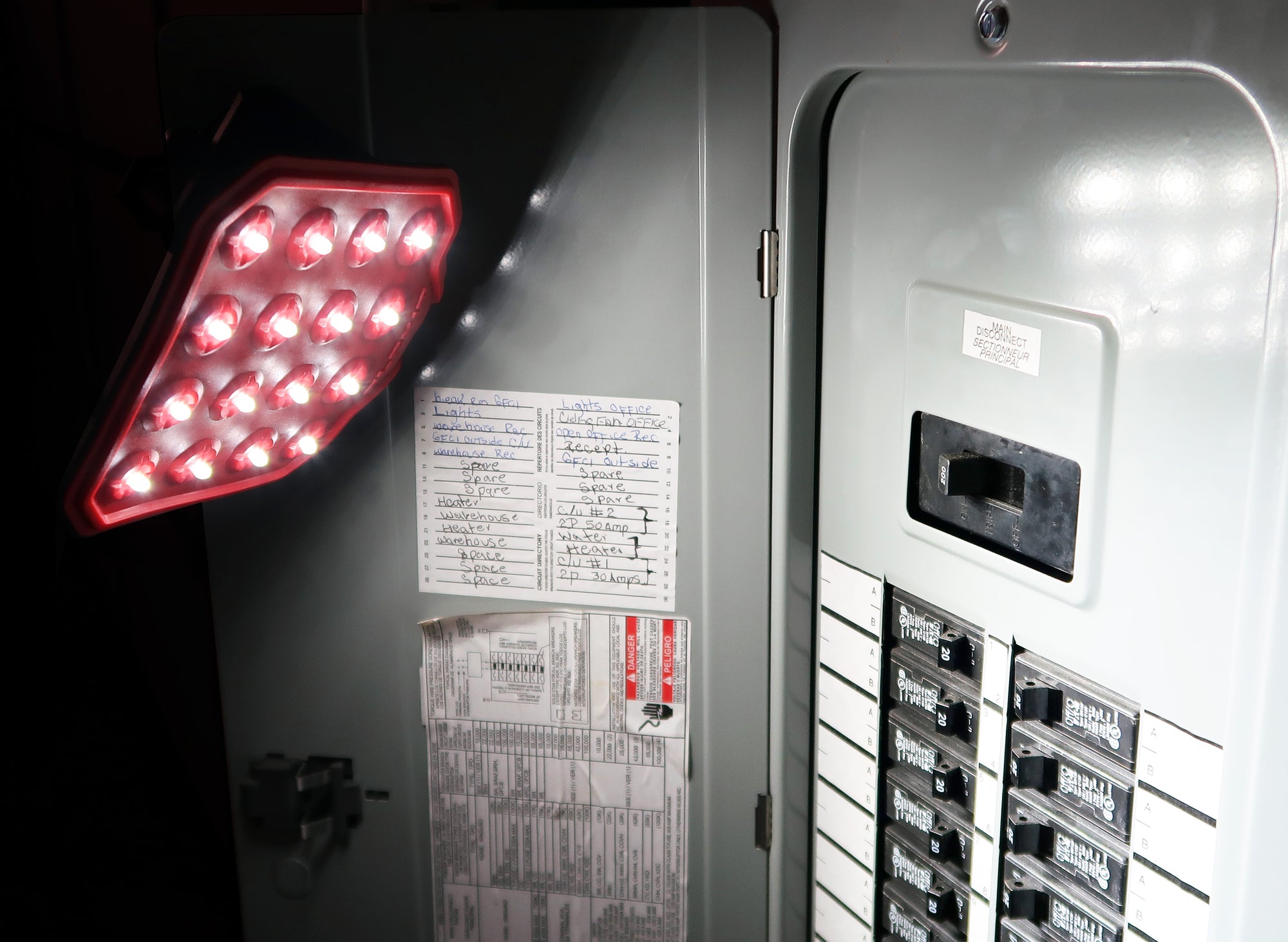 How Can I Light a Room Without Electricity? Best Emergency Lighting